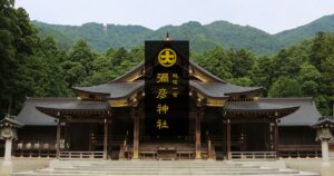 弥彦神社のパワースポット効果！仕事運や縁結びの不思議な体験